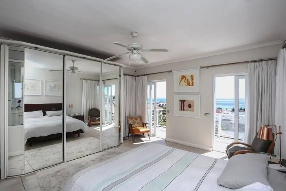 3 Bedrooms Villa in Camps Bay With Ocean Views