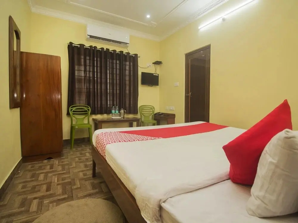 SS Lodge By OYO Rooms