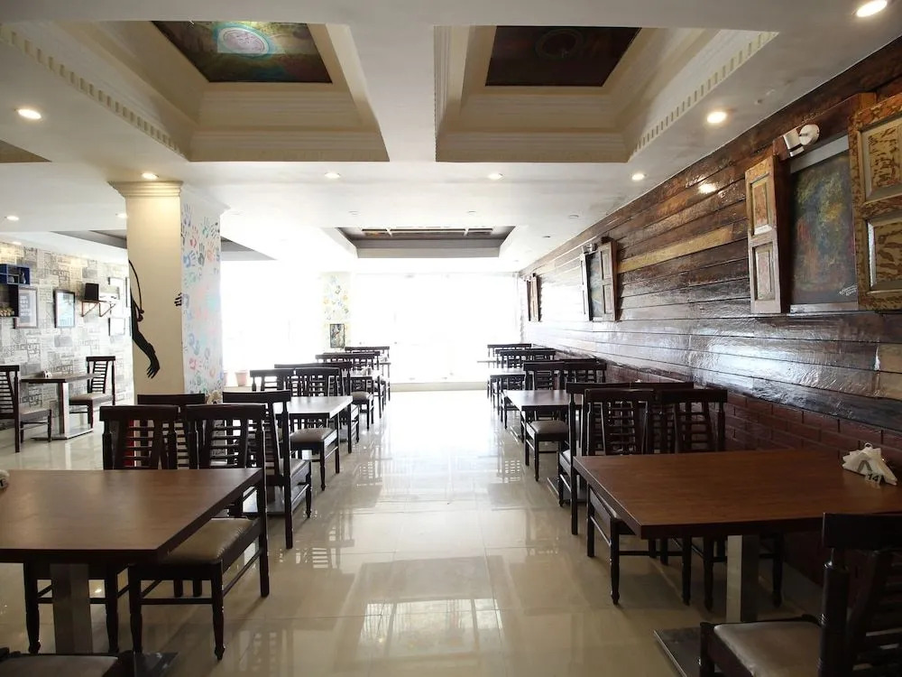 OYO 29553 Hotel Essar