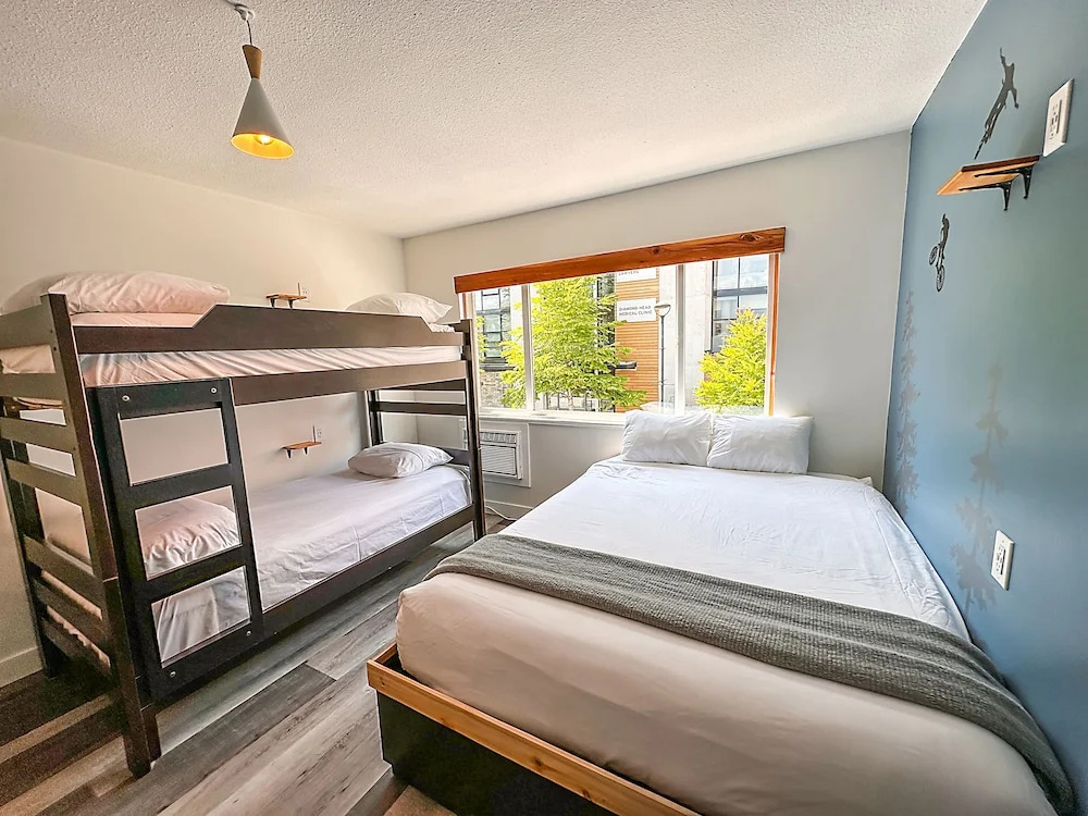 Crash Hotel Squamish