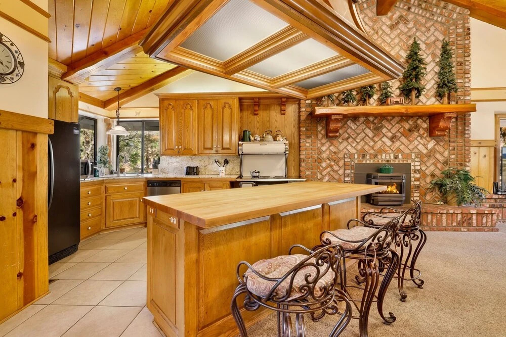 2030-bearfoot Lodge 5 Bedroom Home by RedAwning