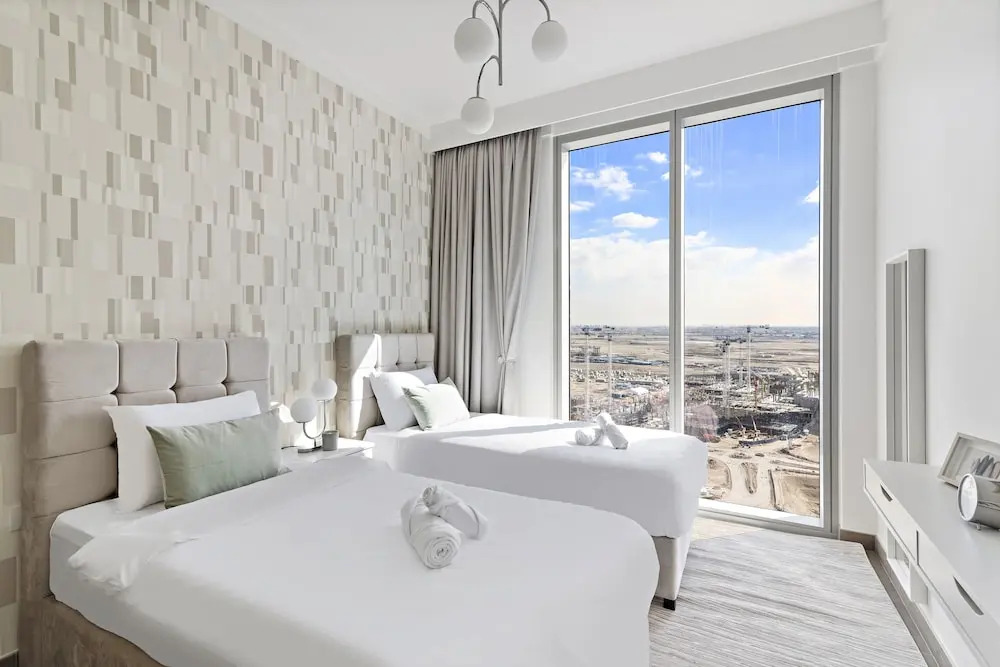 WelHome - Stylish Condo With Cityscape View in Creek Harbour