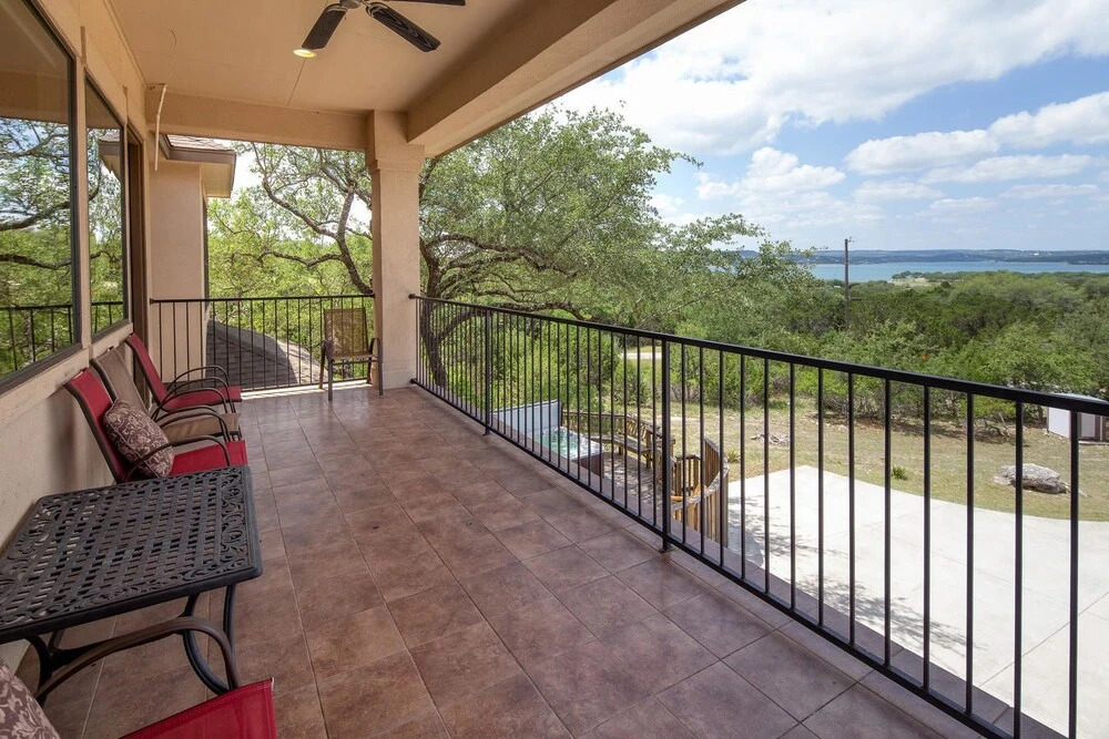 At Canyon Lake CL1233 3 Bedroom Villa by RedAwning