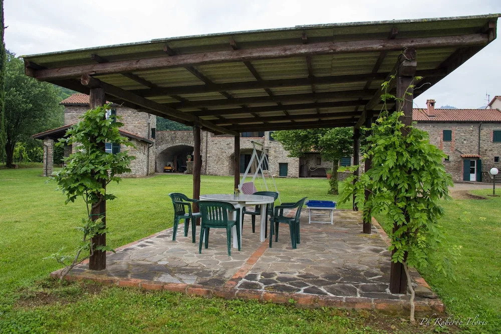 Coriana Apartments & Villas
