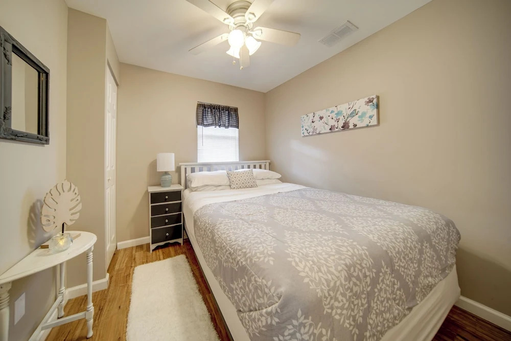 Gotl Strip Cottage. Walk to the Beach