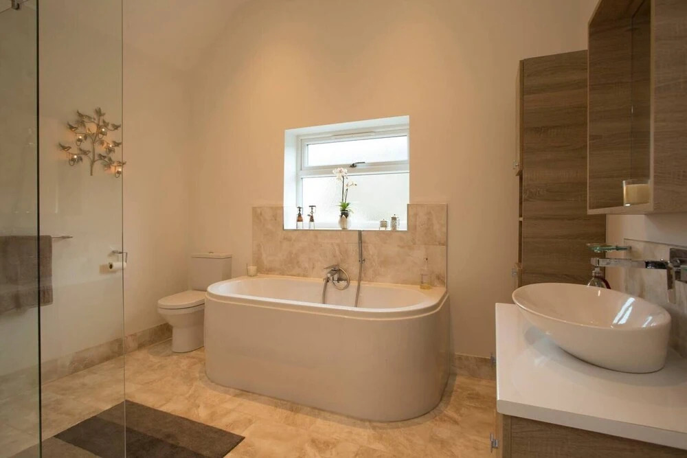 10 Bedroom Home In Glastonbury Beautiful Garden