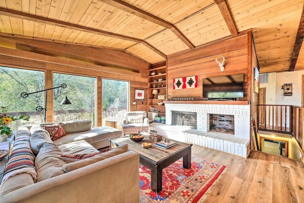 Groveland Cabin w/ Outdoor Perks & Game Room