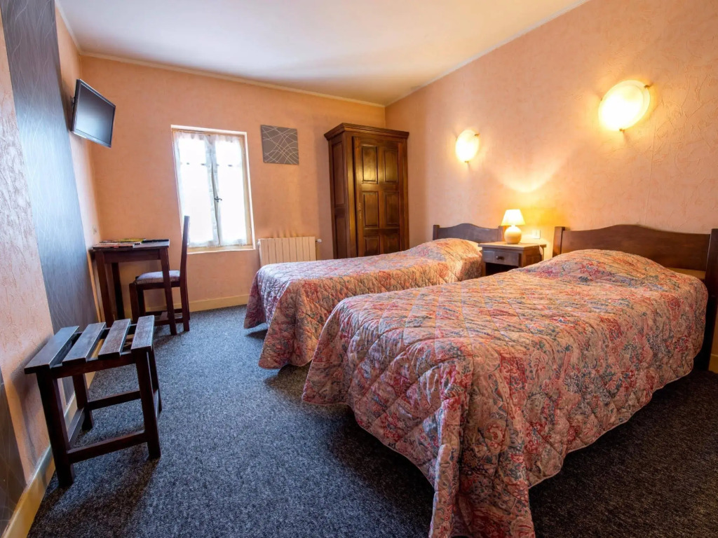 Logis Hotels - La Table dAntan - Hôtel 2 étoiles et Restaurant