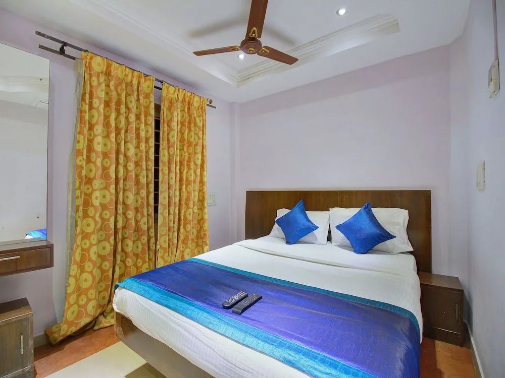 OYO 12941 Hotel Forest Transit
