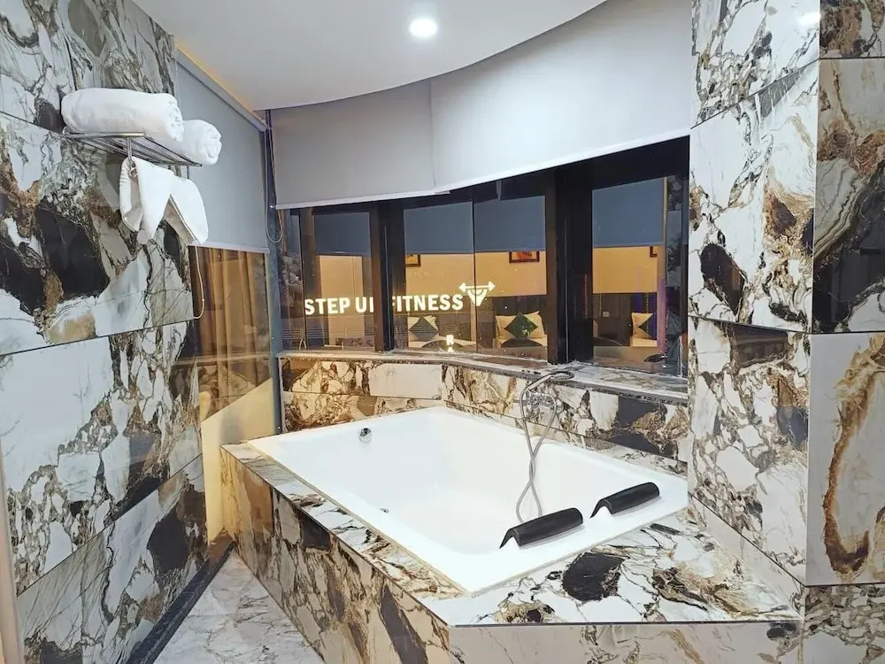 HOTEL THE PARKER INN By KBNT GROUP