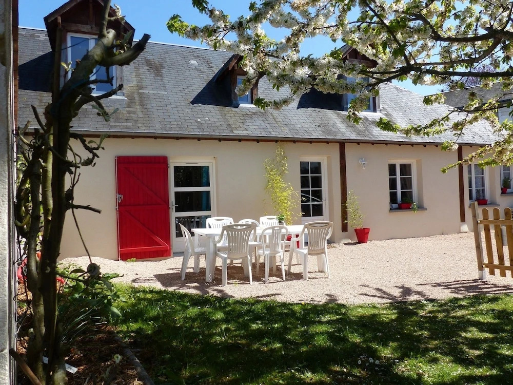 Gîte 9 pers centre ville jardin et parking clos, superbe vue