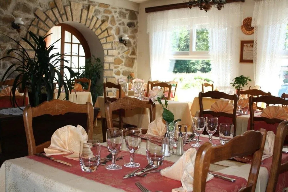 Hôtel Restaurant Le Grillon