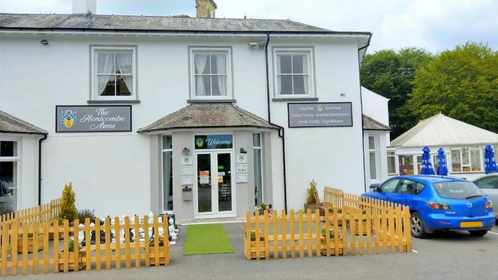12 Valley Lodge
