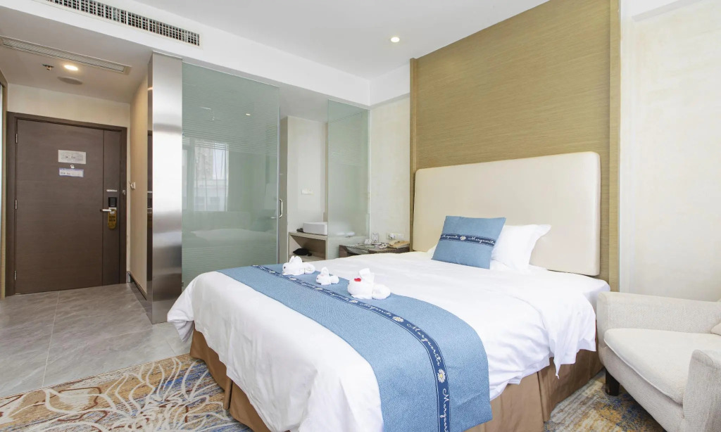 Phoenix Jinghua Hotel