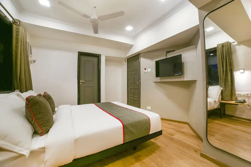 OYO Flagship 573 Chakala Sahar Road