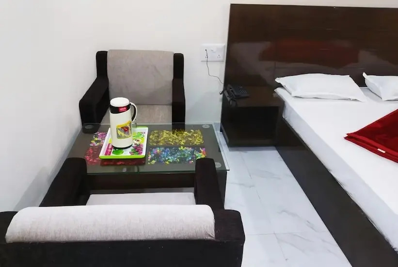 Oyo 39595 Hotel Ray Ban