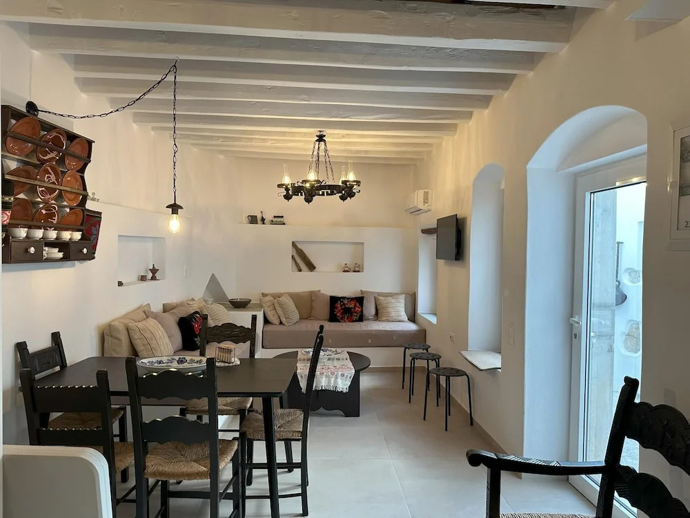 Astra House Braxasi