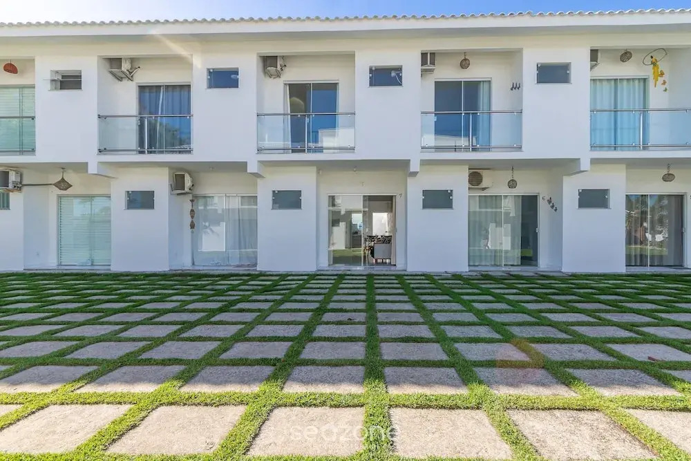 Elegant Duplex w Sw. Pool 280m fr the Beach Prm007