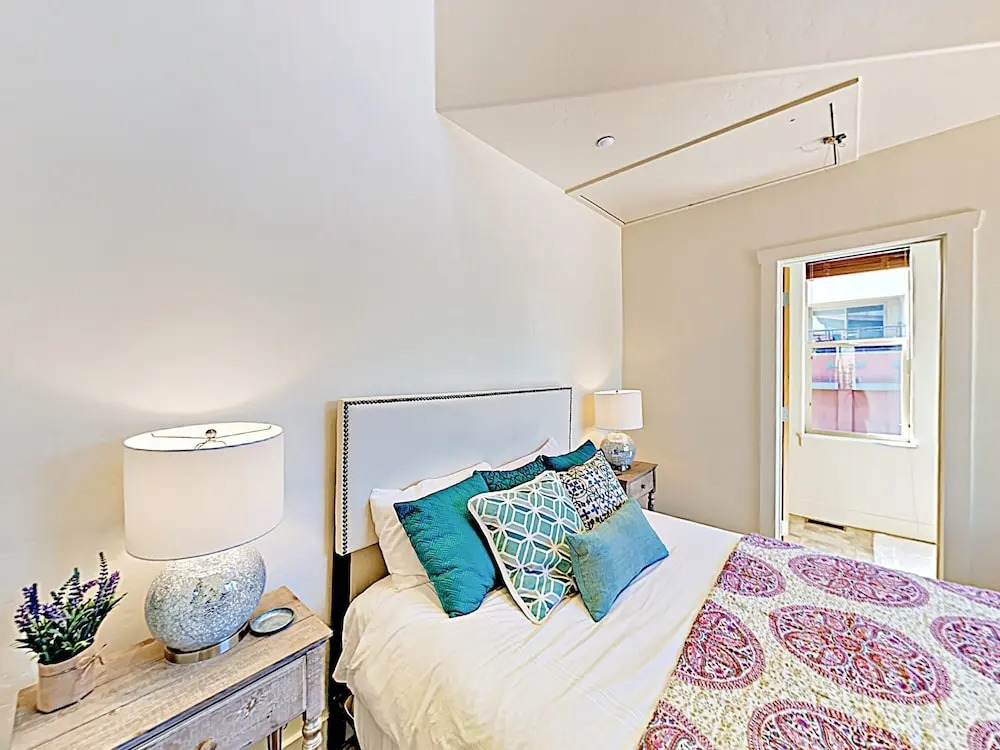 New Listing! Newpark Townhome W/ Hot Tub 2 Bedroom Townhouse