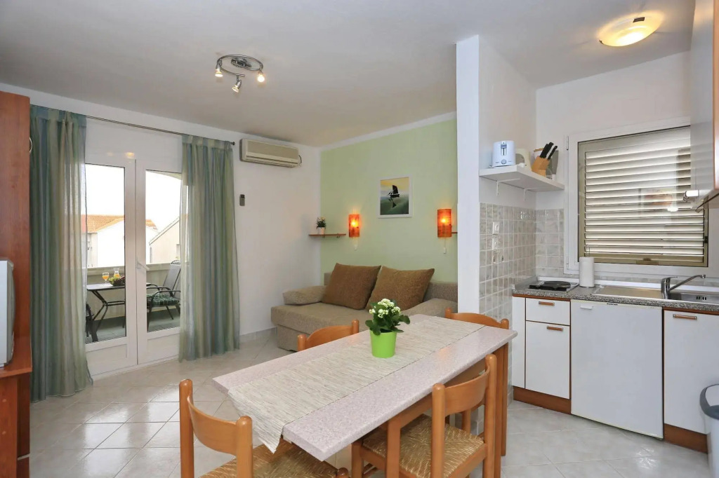 Apartments & Rooms Petra