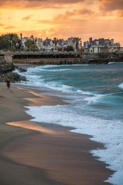المندرةبحرى بجانب شيرتون