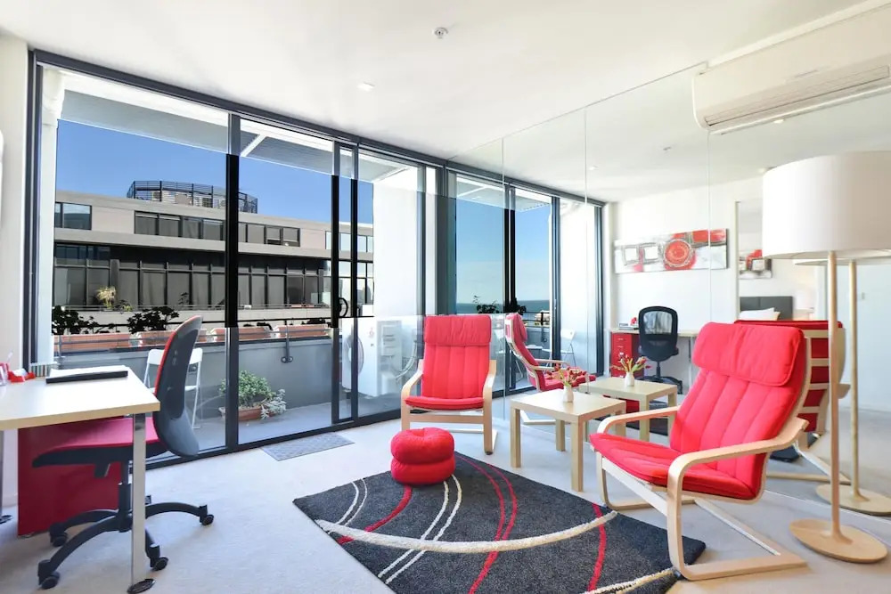 StayCentral - Spacious Seaviews Port Melbourne