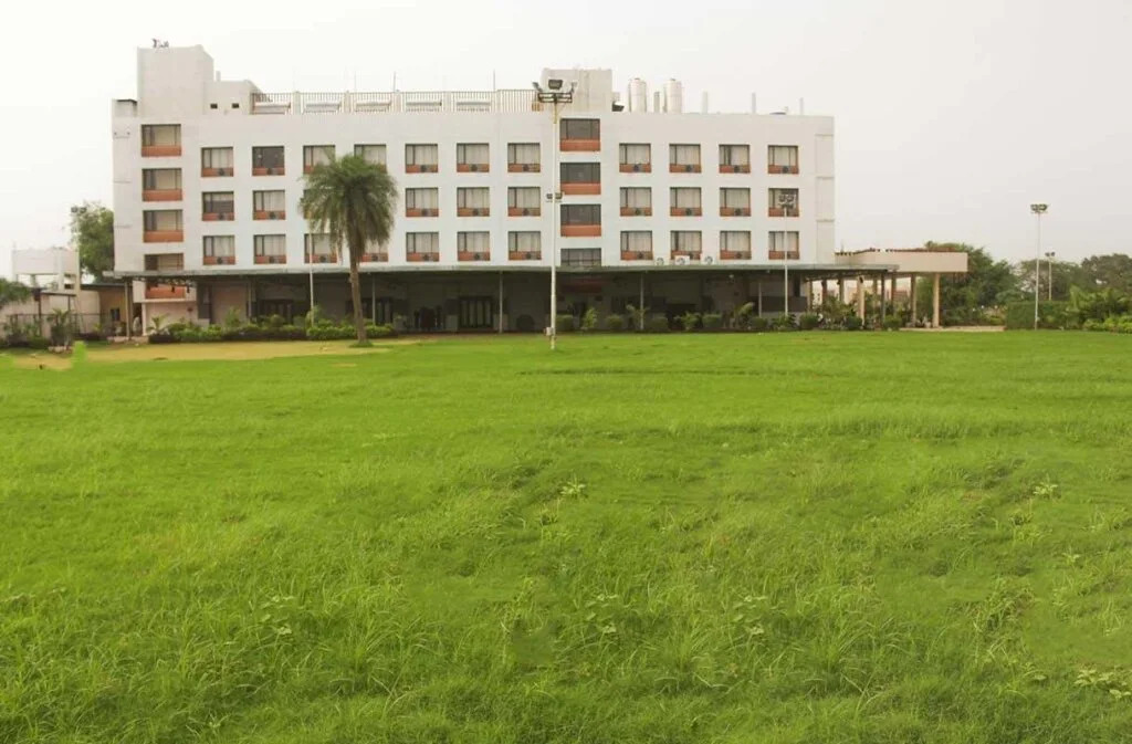 Solitaire Hotel and Resort