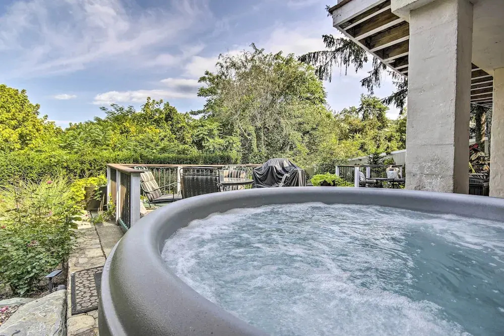 Harpers Ferry Apartment w/ Private Pool & Hot Tub!