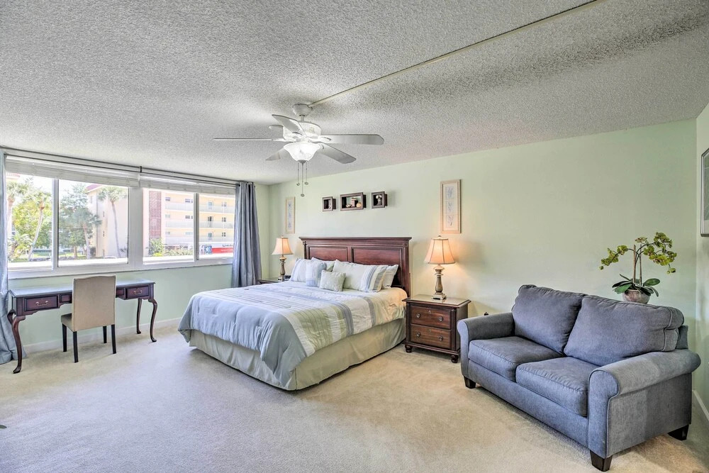 Sunny Siesta Key Condo w/ Beach Access + Pool!