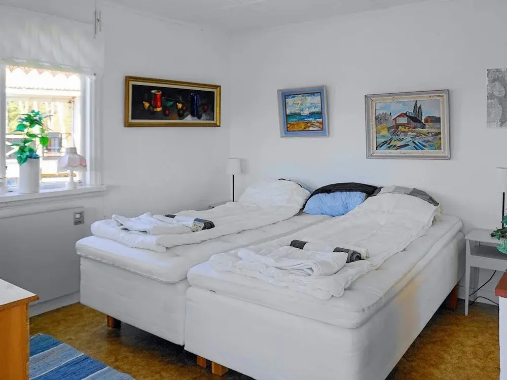 6 person holiday home in GULLSPåNG