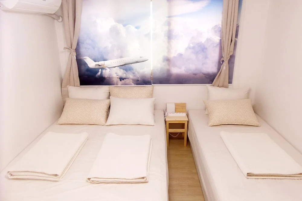 Hongdae One House Quad Room