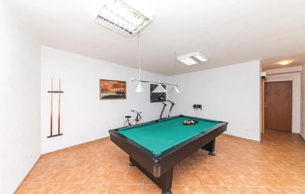 Amazing Home in Okrug Gornji With Sauna, Wifi and 4 Bedrooms