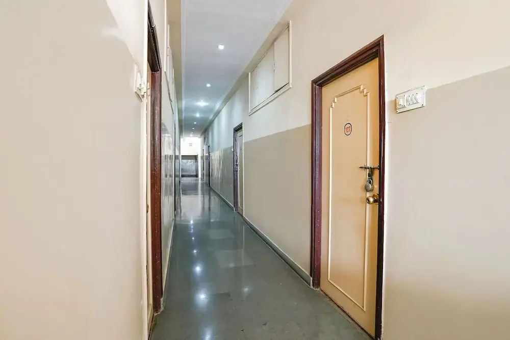 Fabhotel Girija