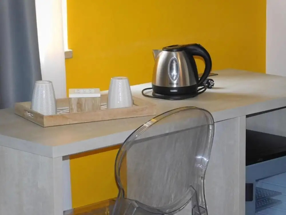 De Vivo Realty - Orange Suites Sorrento