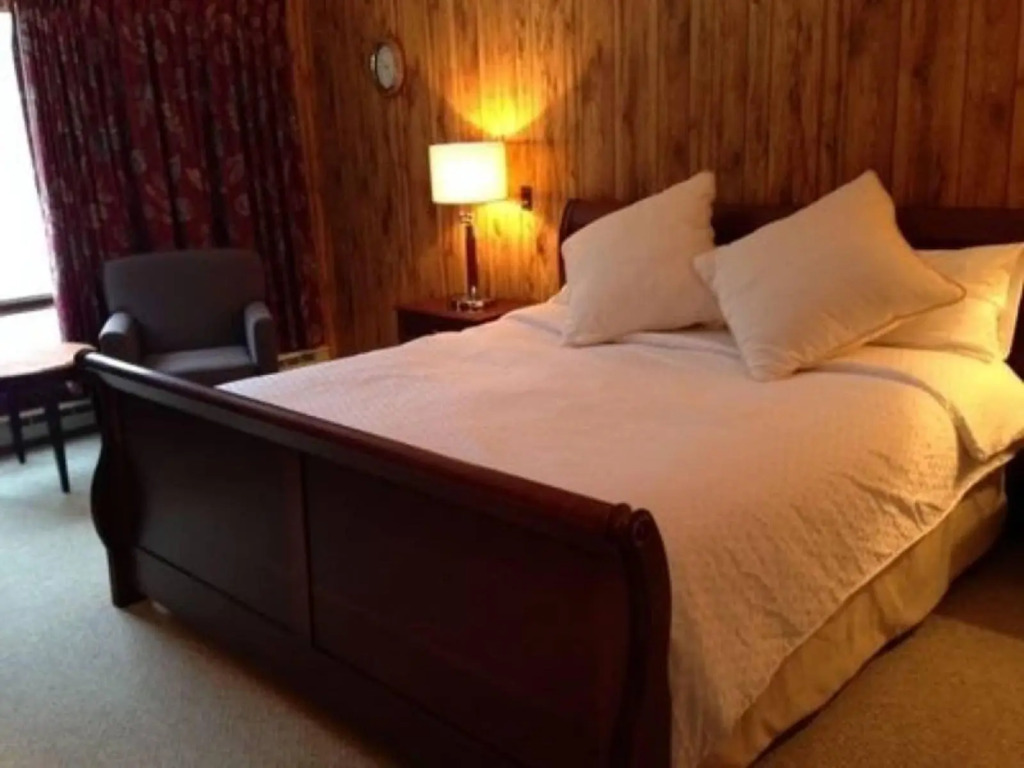 Evergreen Valley Inn