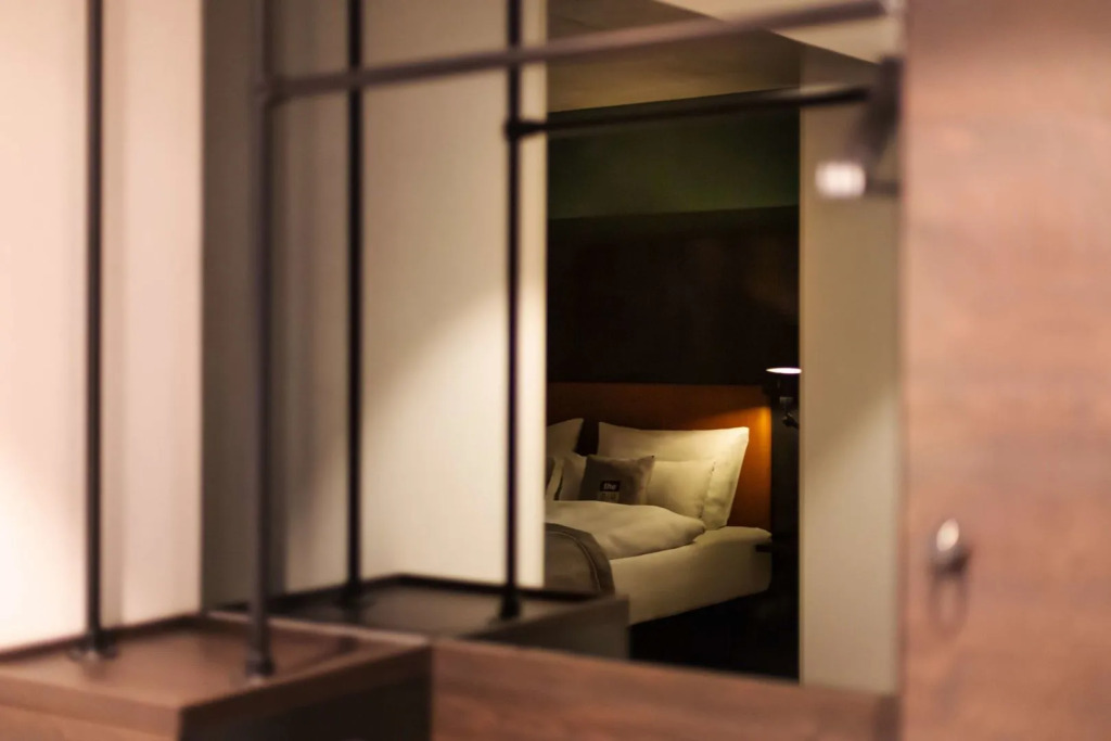 Holiday Inn - the niu, Fender Amsterdam