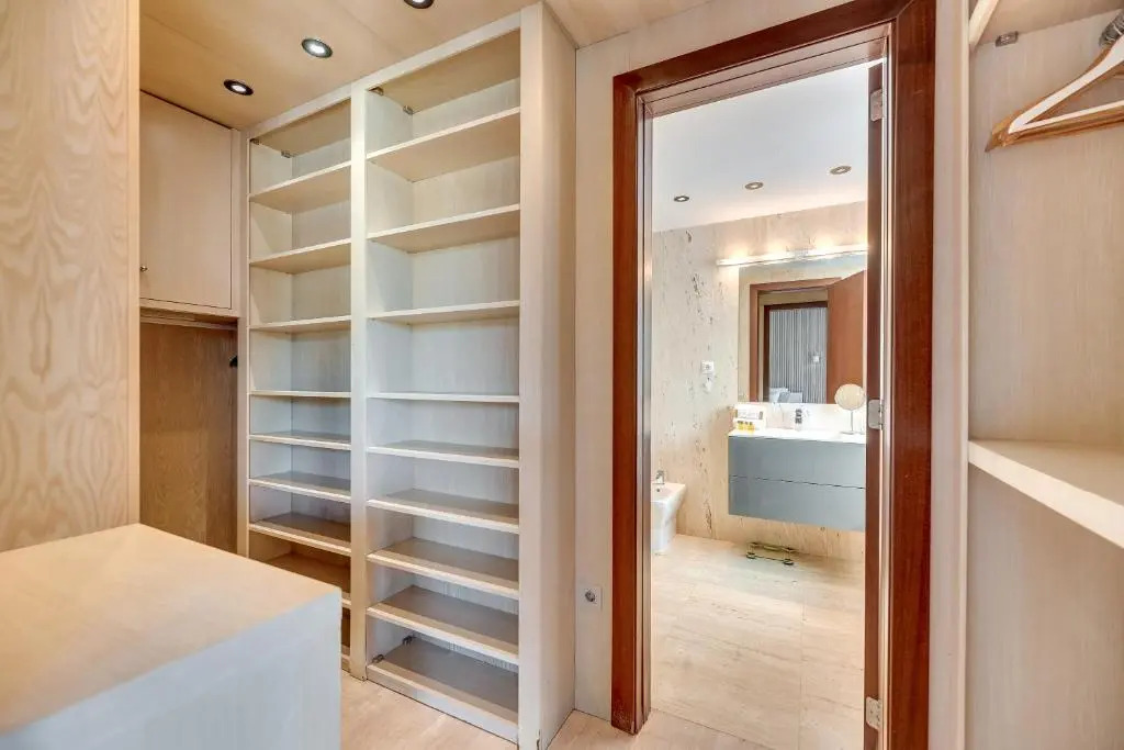300 SQM Penthouse · Private Swimming pool · BBQ · WiFi