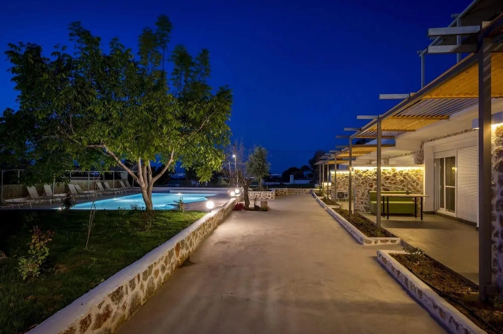 Eva s Poolside Paradise Garden-endless Romance
