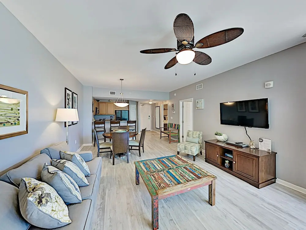 Relax At The Palms. 3rd Floor Pool View 2 Bedroom Condo