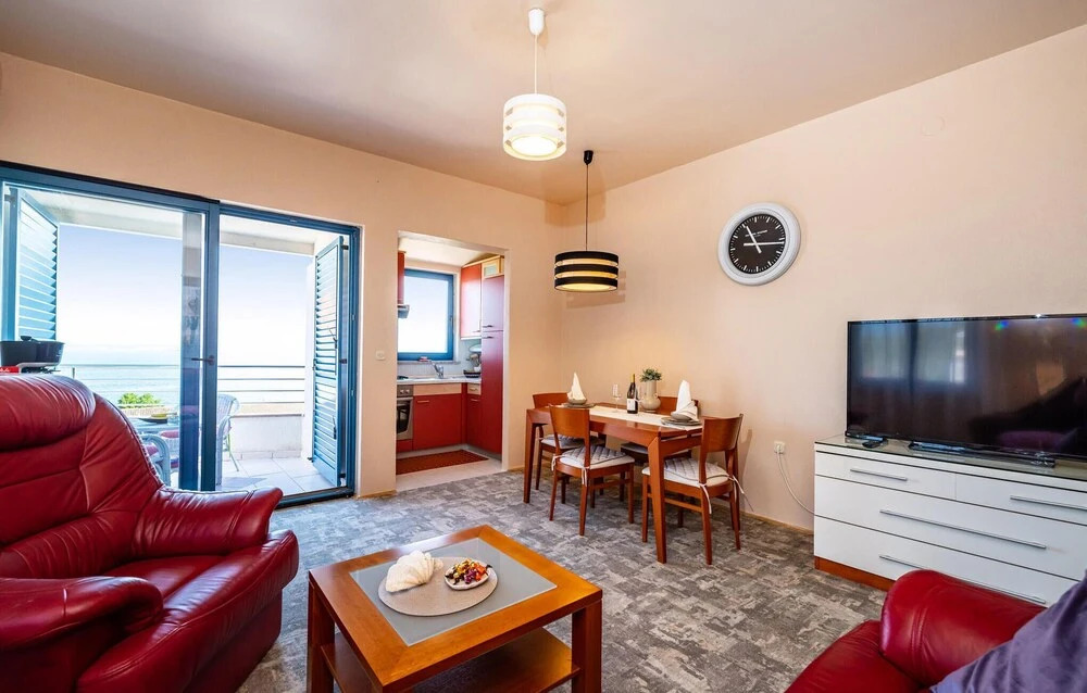 Nice Apartment in Lukoran With 1 Bedrooms, Wifi and Outdoor Swimming Pool