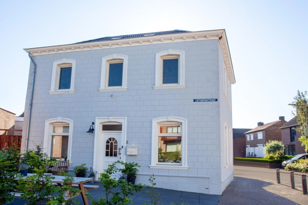 Charming Villa Near Maastricht and Hillside