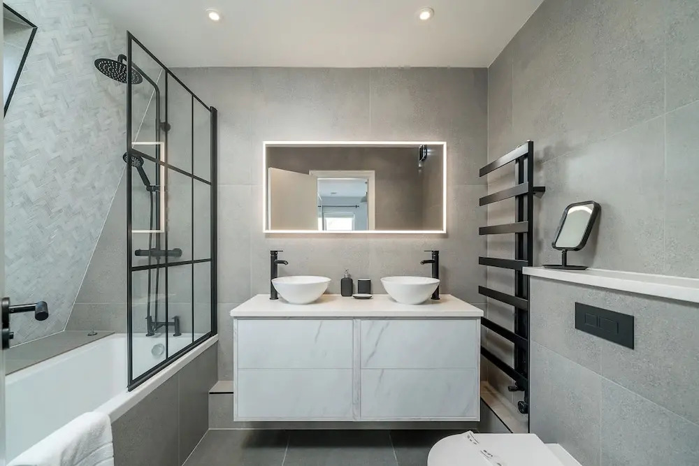Chic 2BR Battersea Flat - Terrace & Pet-Friendly