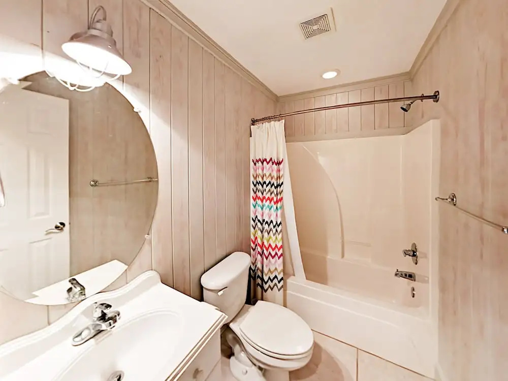 Lakeside - 4 Br Home