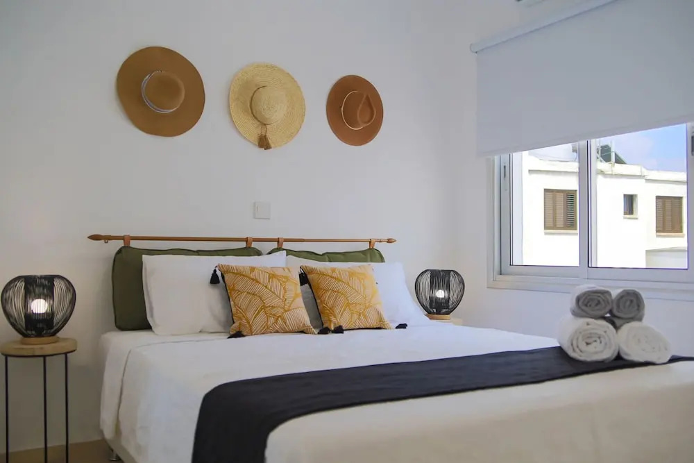Phaedrus Living: Seaside Luxury Flat Lighthouse 68