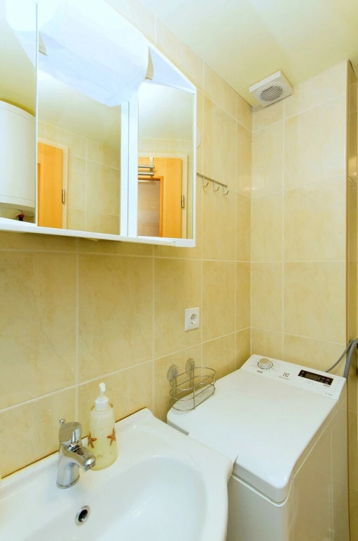 La Vela Guest House AK