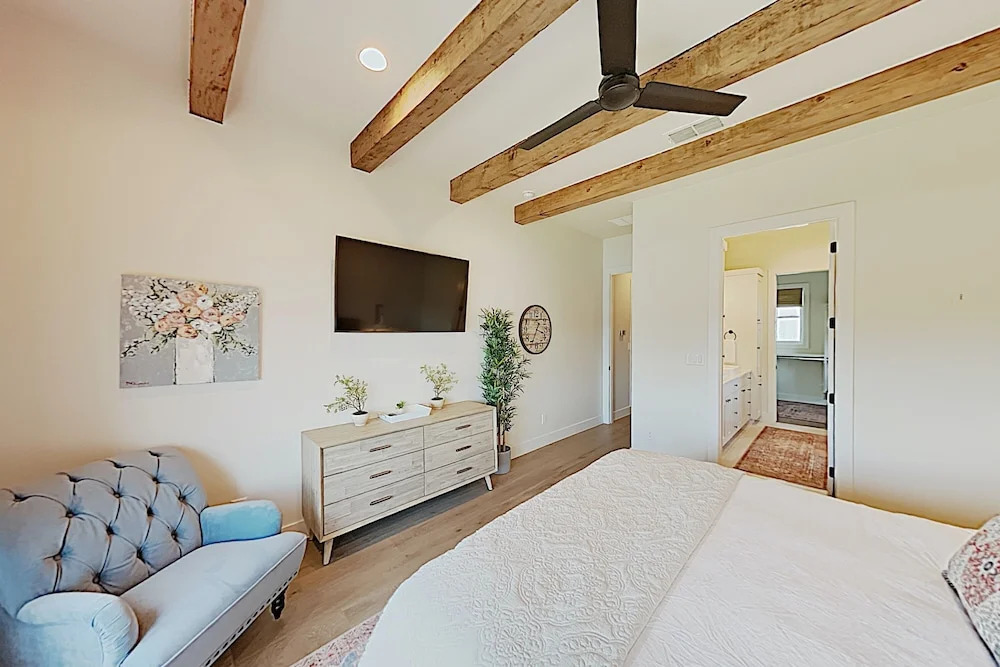 Dreamy Lake Travis W/ Swim Park & Marina 3 Bedroom Home