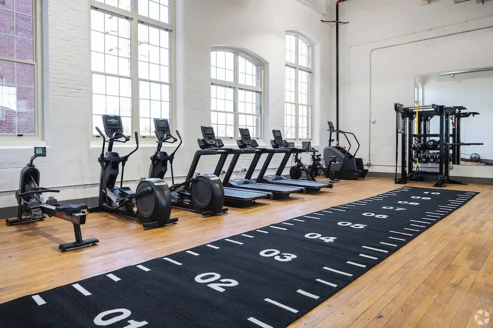 Landing Stylish 1BD Yoga Studio Gym