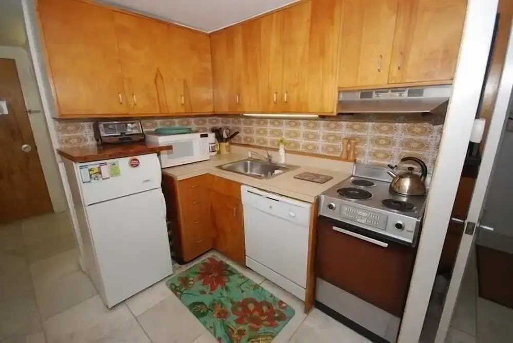 Edgewater House 221