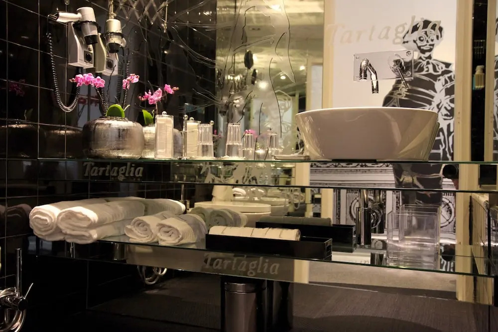 Teatro Boutique Rooms & Suites