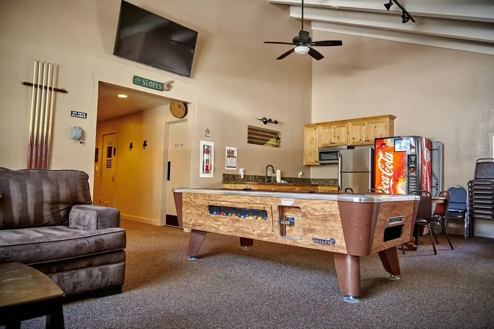 St Anton Wooded View 1-Bedroom Condos with Complimentary Hot Drinks